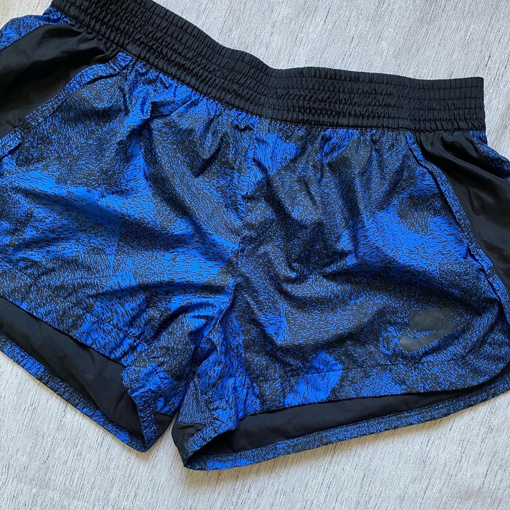 Nike Women's Athletic Shorts in Black and Blue size L